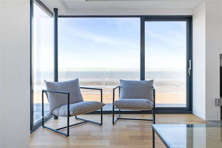 Stunning coastal new build house overlooking Pett Level Beach with panoramic sea views - Photo 4