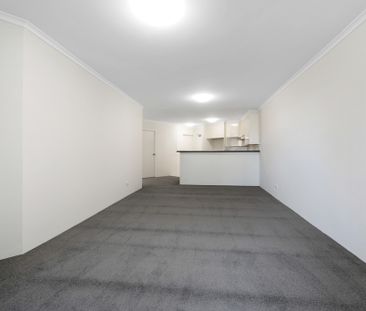 Modern Two Bedroom Retreat with Secure Parking - Photo 4