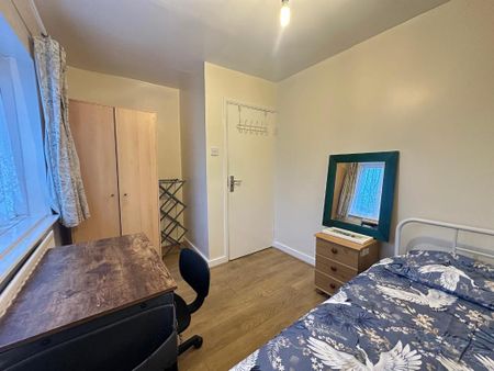 Brassie Avenue, East Acton, London, W3 7DE - Photo 3