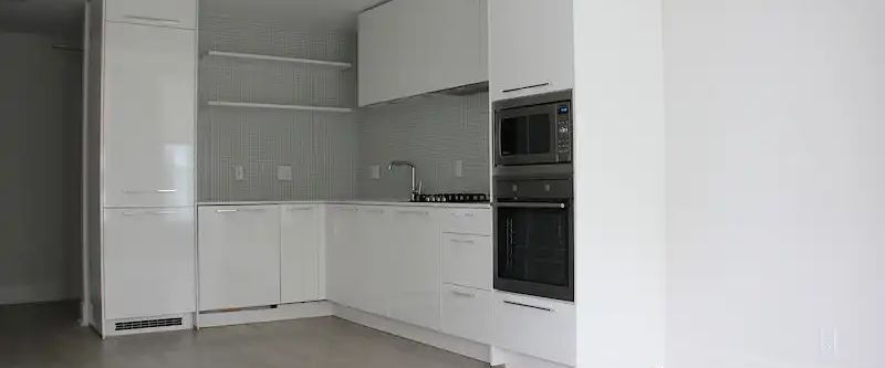 Luxury Living in Downtown — 1 Bedroom Condo Unit - Photo 1