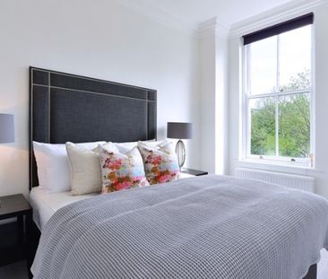 Two Bedroom Flat to rent in London - Photo 1
