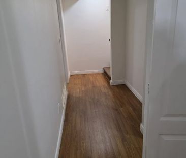 Two Bedroom Basement Suite in Neighbourhood of Panorama - Photo 4