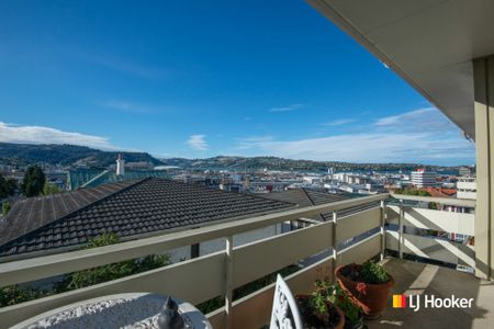 Fully furnished and a fantastic location! - Photo 4