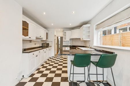 4 bedroom terraced house to rent - Photo 3