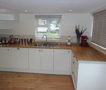 3 bedroom semi-detached house to rent - Photo 5