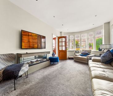 Street Lane, Leeds, West Yorkshire - Photo 4