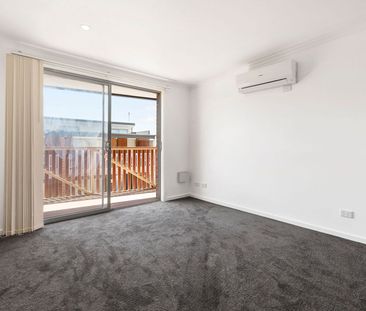 Enjoy Low-Maintenance Living - Photo 5