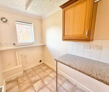 2 bedroom semi-detached house to rent - Photo 4