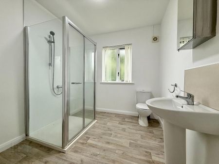 72 Lawnmount Crescent, Lisburn, BT27 4TU - Photo 5