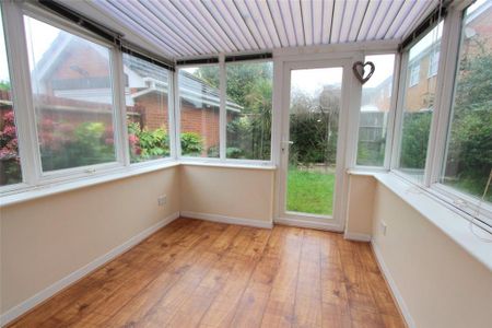 3 bedroom detached house to rent - Photo 3