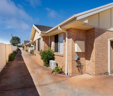 2 BEDROOM LOW MAINTENANCE VILLA IN CONVENIENT LOCATION - Photo 3