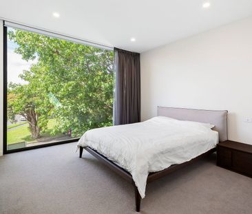 Luxury Living on the Park - Private Lift Access to Each Floor of Pr... - Photo 3