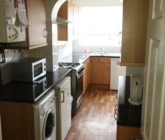 FOUR BEDROOM-2 BATHROOMS-NEWLY REFURBISHED-5 MINS FROM BCU-£80 P/W... - Photo 5