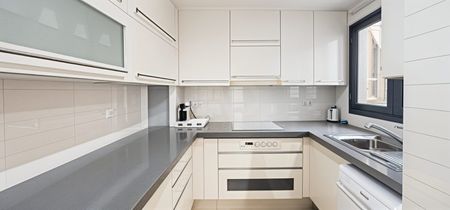 Barcelona, Catalonia 08007 - Photo 3