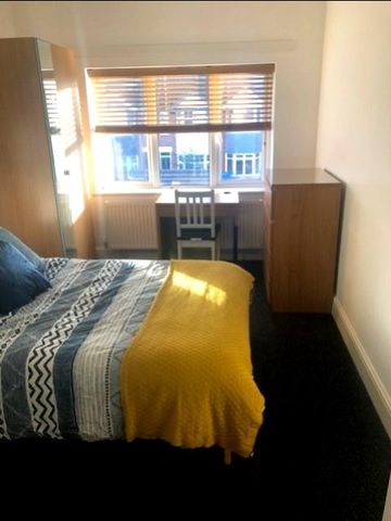 1 bedroom in a house share to rent - Photo 4
