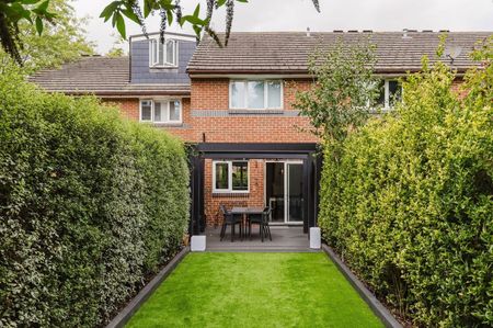 2 Bed Terraced House, Henley Drive, SE1 - Photo 2