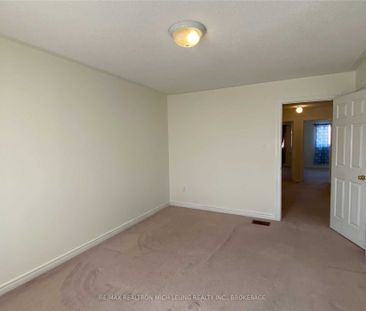 For Lease - 111 Amulet Crescent, Richmond Hill, Ontario - Photo 3