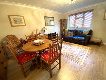 2 bed apartment to rent in Woodhams Close, Battle, TN33 - Photo 3
