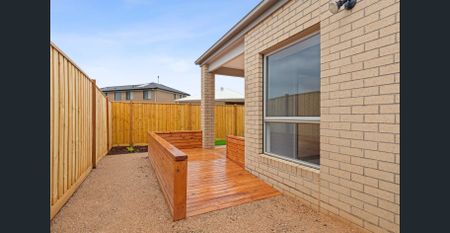 Brand-New 3-Bedroom, 3-Bathroom Home in Prime Charlemont Location - Photo 4