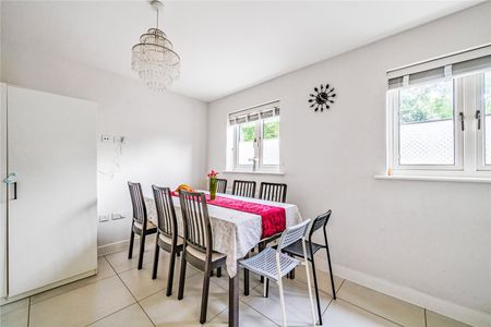 3 bedroom detached house to rent - Photo 3