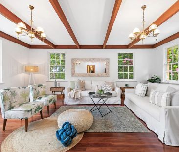 Spacious 5-Bedroom Family Home with Pool in Prestigious Turramurra - Photo 2