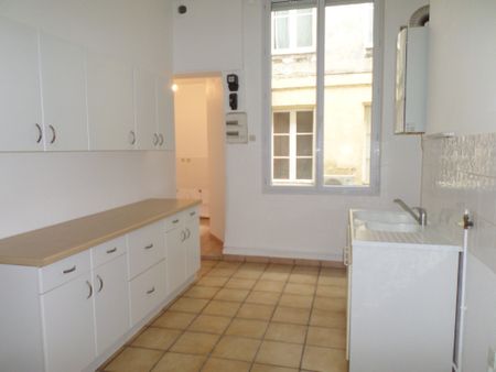 Location Appartement 3 pièces 107m² BORDEAUX 33000 - Photo 2