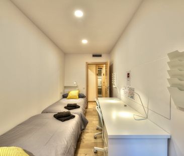 Travessera de Gràcia, Barcelona, Catalonia 08021 - Photo 1