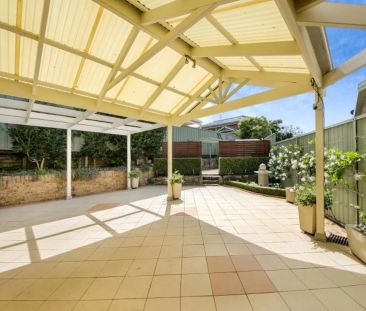 Bright & Airy Family Home! - Photo 5