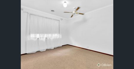 Comfortable Family Home in a Convenient Werribee Location. - Photo 2