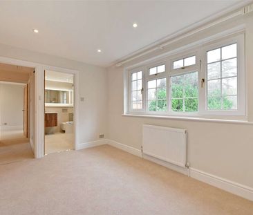 Well presented four bedroom home with garage and garden room - Photo 2