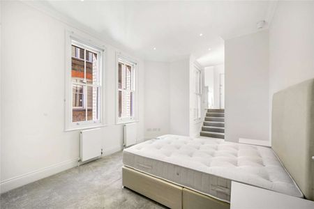 A recently refurbished and furnished one bedroom apartment on the second floor of this peaceful mews in the centre of Knightsbridge. - Photo 4