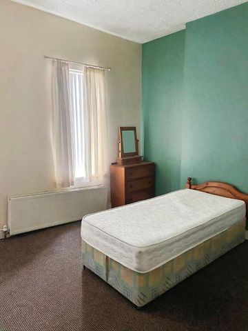 63 North Street, Lurgan, BT67 9AG - Photo 3
