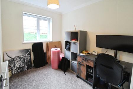 2 bedroom end of terrace house to rent - Photo 3