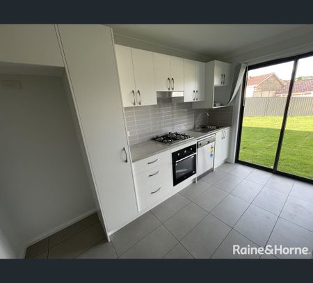 1/16 Francis Avenue, North Tamworth, NSW 2340 - Photo 2