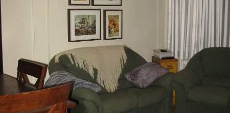 PRES DU METRO SNOWDON 2 CHAMBRES FERMEES- RENOVE - Photo 2