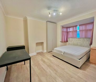 Studio Flat, Lo, W3 - Photo 4