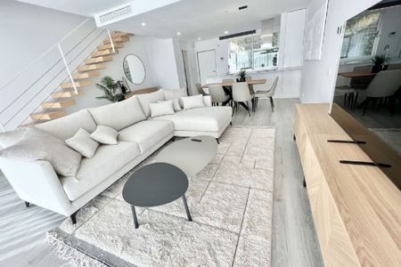 3 Bedroom Villa For Rent in Cancelada, Málaga - Photo 3