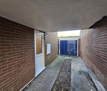 4 bedroom link detached house to rent - Photo 4