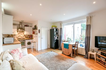 Melbourne Yard, Crystal Palace, London, SE19 - Photo 2