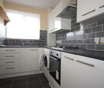 Bankside, Woking - Photo 4