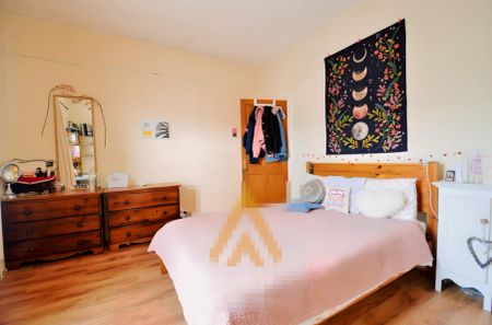 3 Bedroom 1 Bathroom - Photo 2