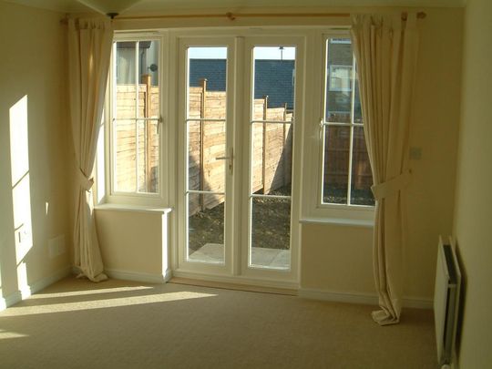 3 bedroom semi-detached house to rent - Photo 1