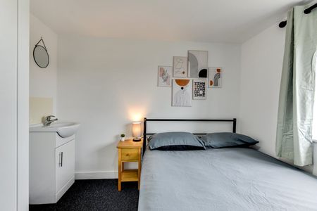 Room in a Shared House, The Crestway, BN1 - Photo 5