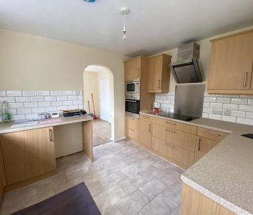 3 bedroom semi-detached house to rent - Photo 4