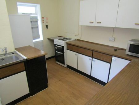 5 bedroom semi-detached house to rent - Photo 5