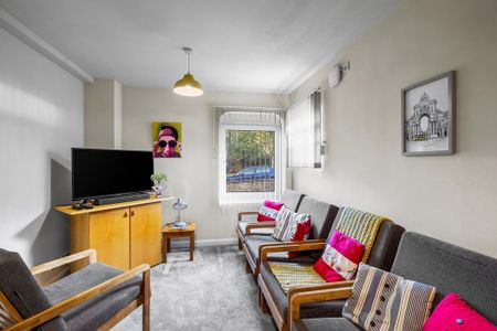 1 bedroom in a house share to rent - Photo 3