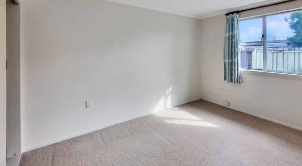 Three Bedrooms in Riccarton - Photo 1