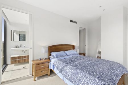 2 bedroom, fullyfurnished apartment in the heart of the City with expansive view over Glebe Park - Photo 4