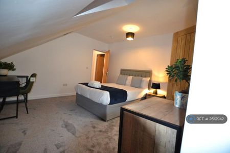 1 bedroom in a house share to rent - Photo 2