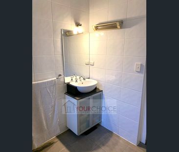 MODERN UNIT, READY FOR A NEW TENANT - Photo 6